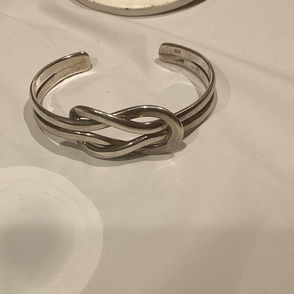 VINTAGE STERLING LOVE KNOT CUFF BRACELET - Picture 1 of 5